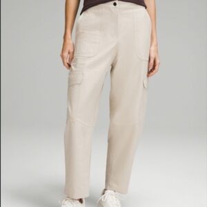 Lululemon Light Utilitech Cargo High-Rise Pocket Pant in Natural Ivory